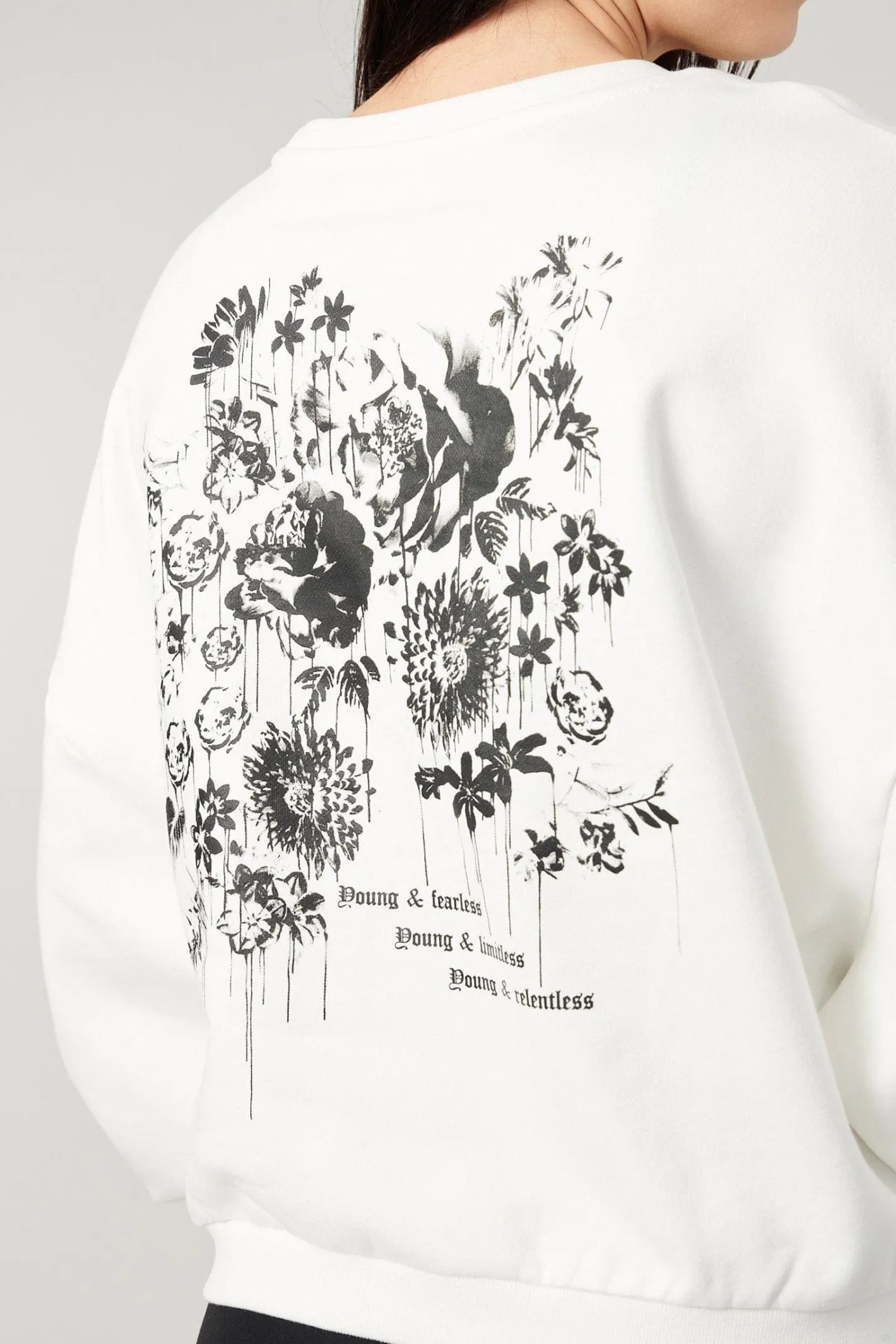 Youngla W513-Willow Crewneck<Women Outerwear